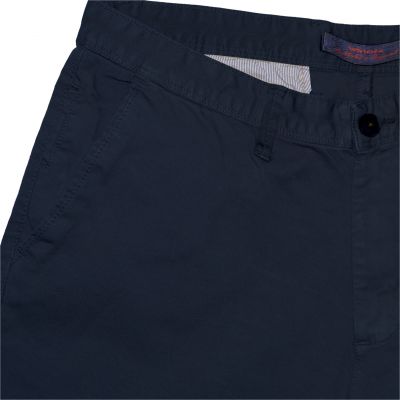 Elérhető Sötétkék színben