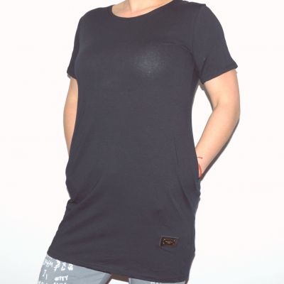 Elérhető Sötétkék színben