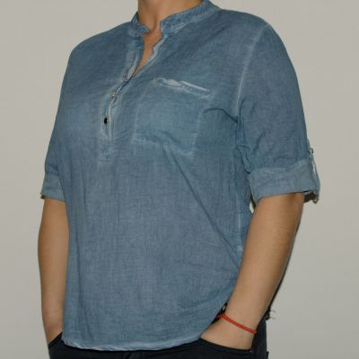 Elérhető Középkék színben