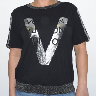 Elérhető Fekete színben