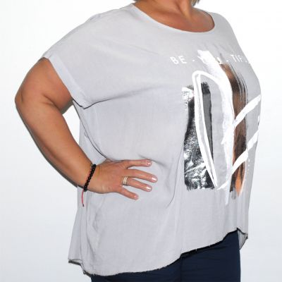 Elérhető Világosszürke színben