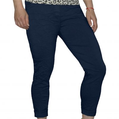 Elérhető Sötétkék színben