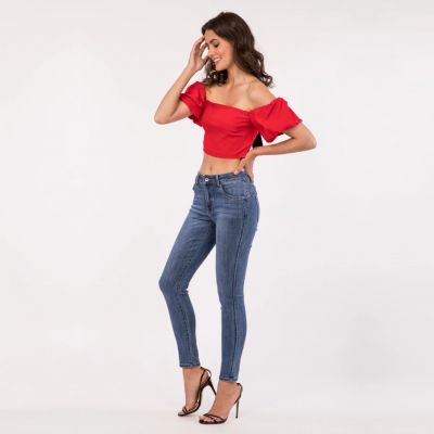 Elérhető Középkék színben