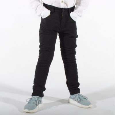 Elérhető Fekete színben