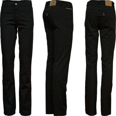 Elérhető Fekete színben