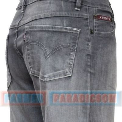 Elérhető Világosszürke színben